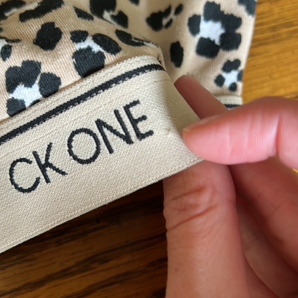 Calvin Klein CK One Women’s Bralette and Bikini Leopard Print Panty Set Medium - Picture 7 of 13